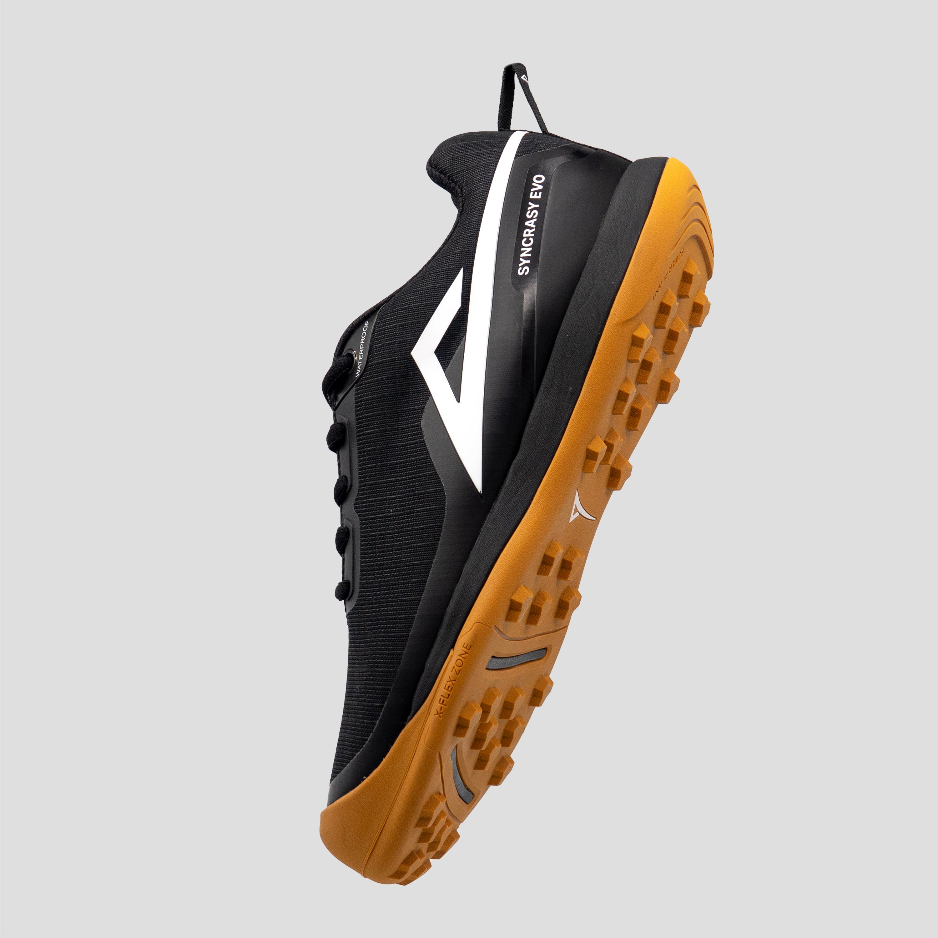 Lateral angle of a Black/Gum disc golf shoe