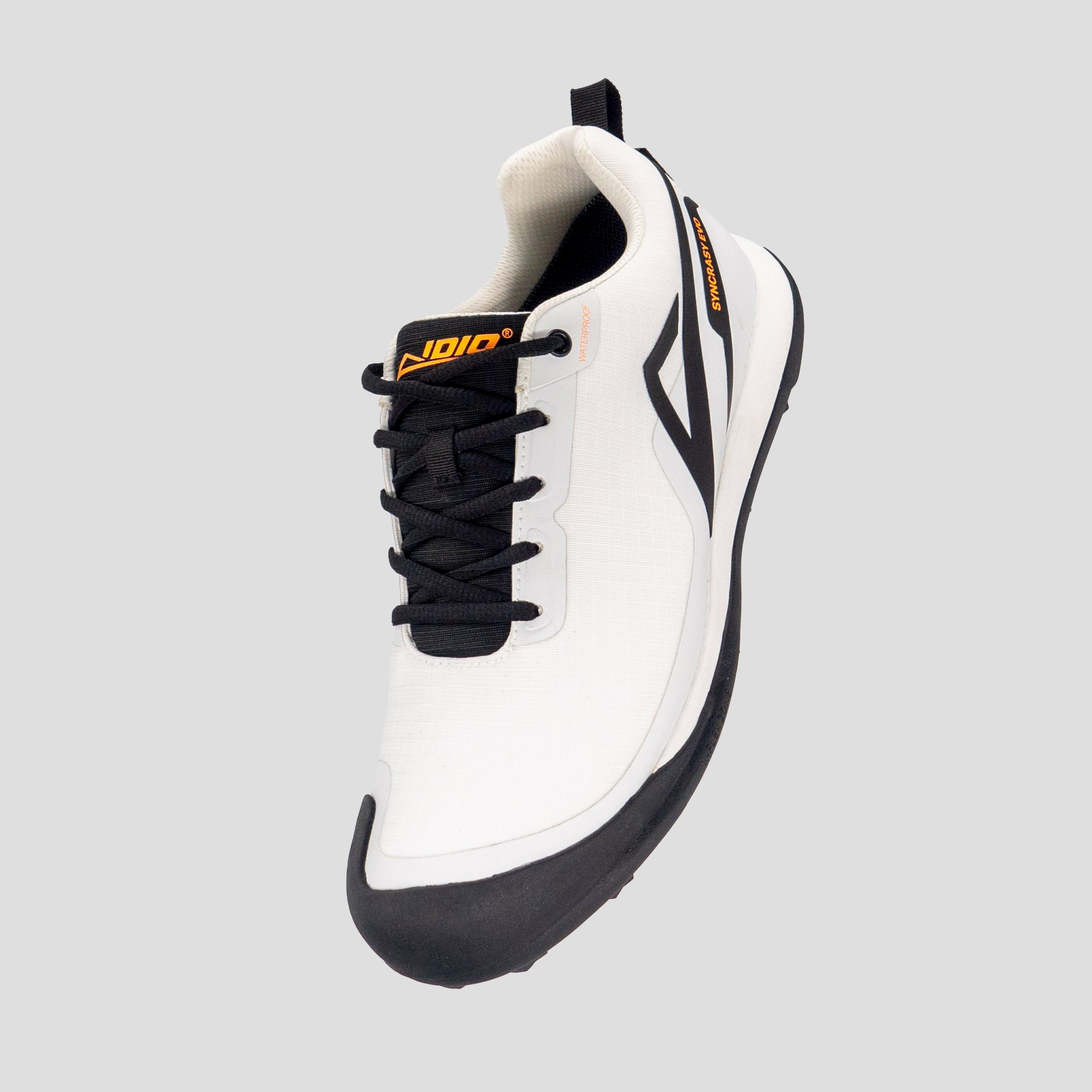 Lateral view of white/black disc golf shoe and laces